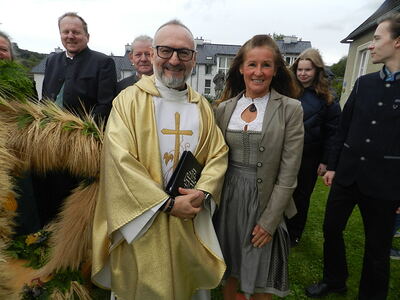 Pfarrer Tomski und Obfrau Bauernbund Gabriele Donner                       